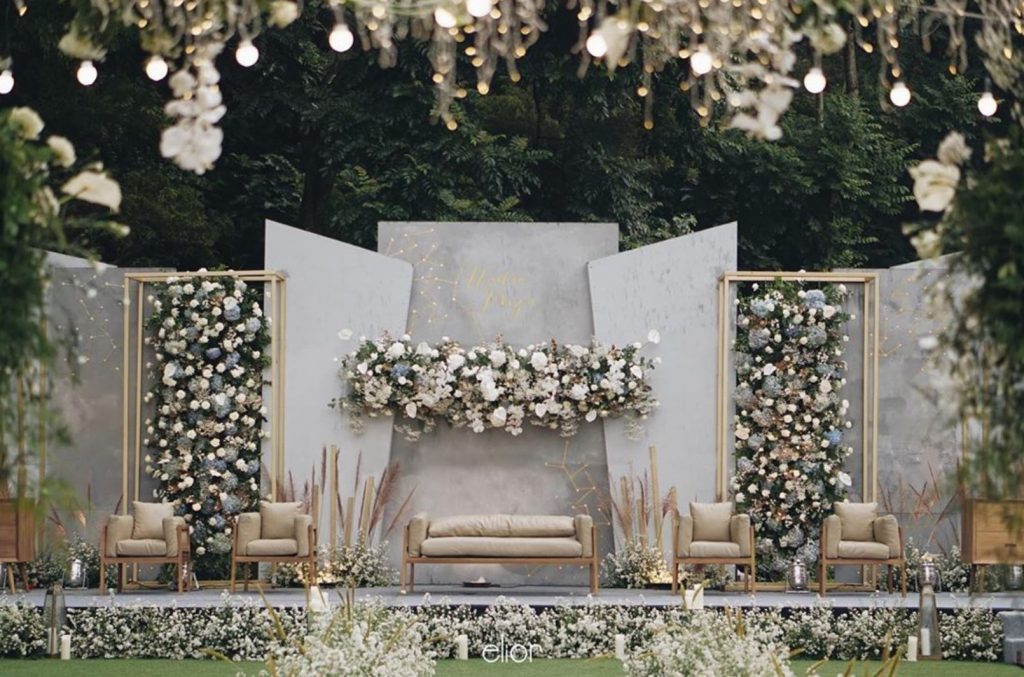 Dekorasi Pelaminan Outdoor Dengan Tema Romantic Elegant