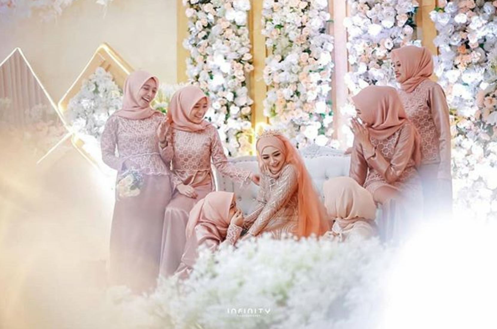 Contoh Baju Pengiring Pengantin Hijab