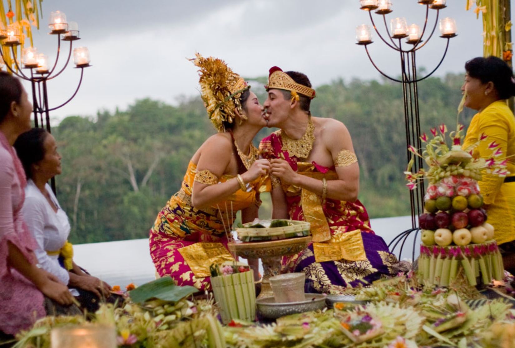 Busana Pernikahan Adat Bali