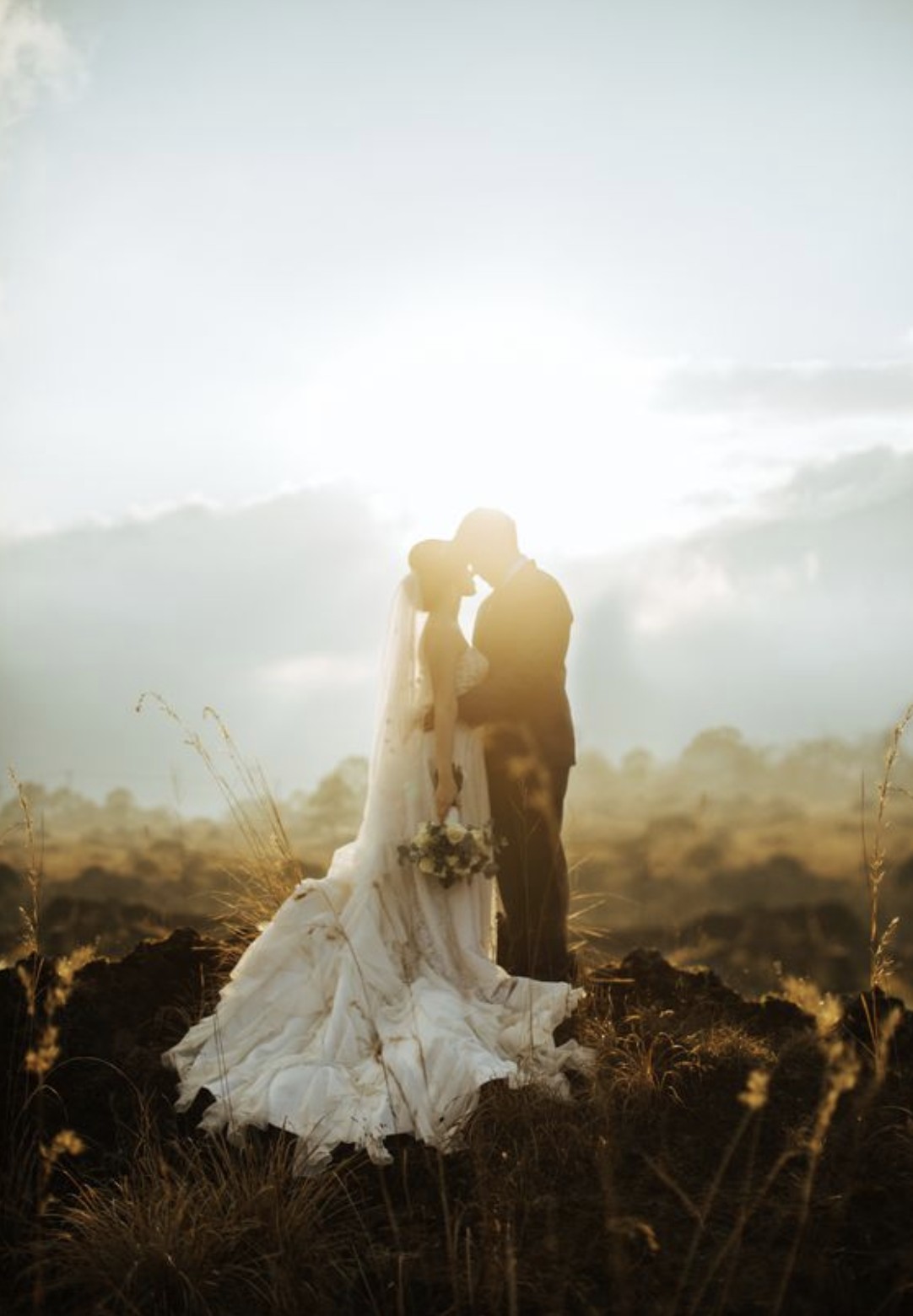 Konsep Pemotretan Prewedding Sunset Gaun