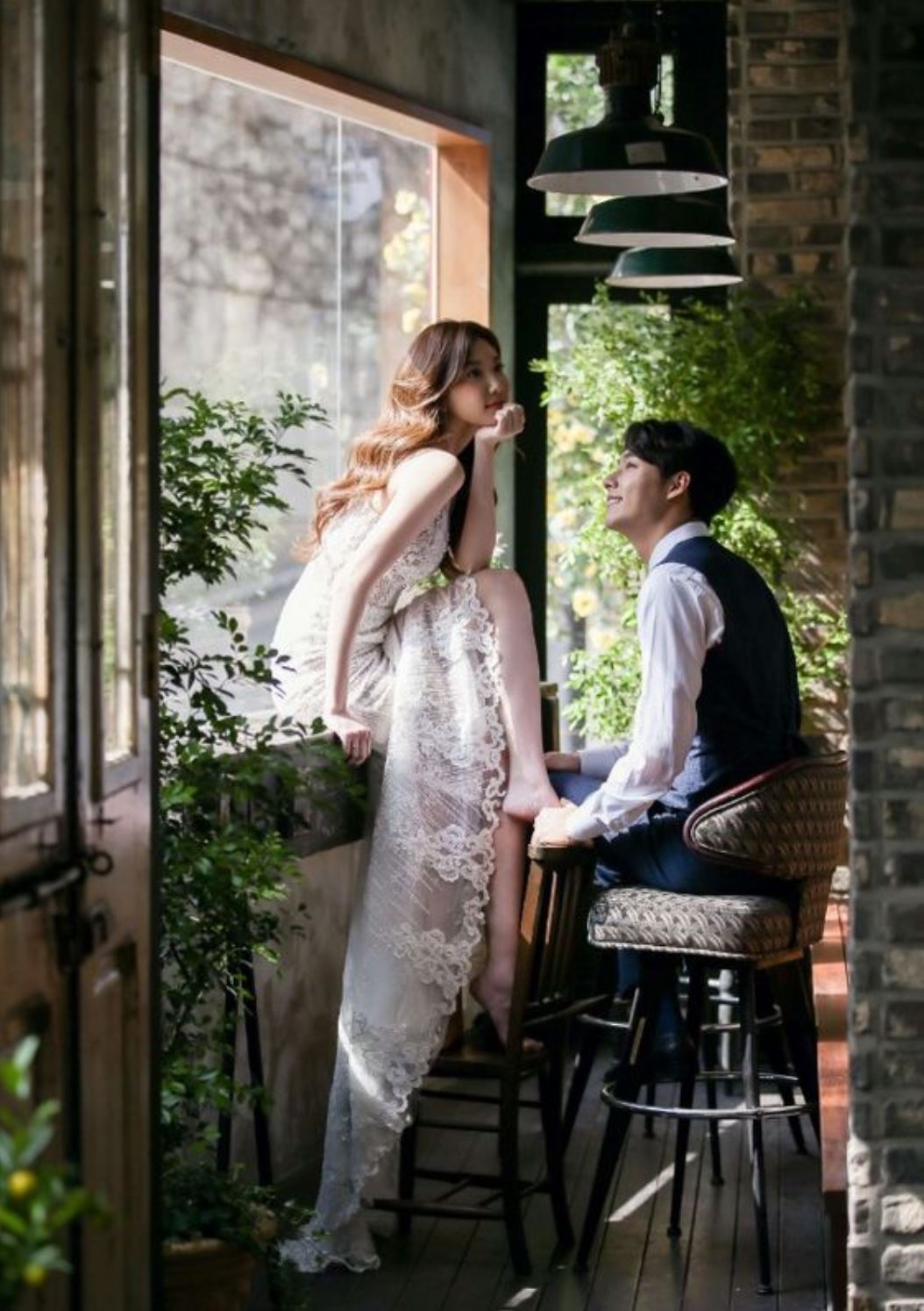 Prewedding di caffe dengan suasana nyaman