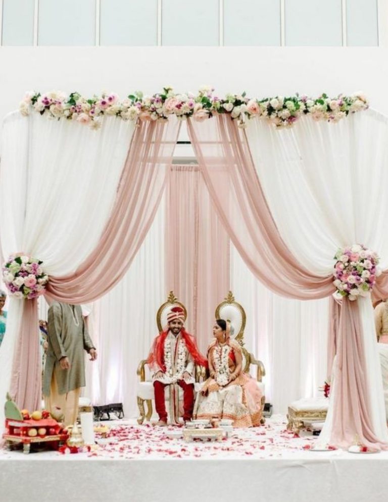 Dekorasi Akad Nikah Serba Pink