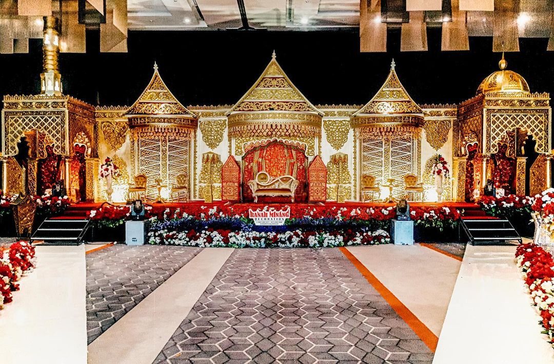 Desain Dekorasi Klasik Dengan Ukiran Rumah Gadang, Minangkabau