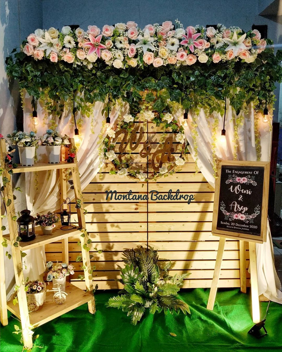 Konsep Photo Booth Bertema Backdrop Polos