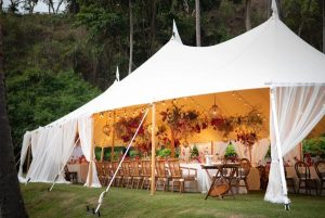 10-inspirasi-dekorasi-tenda-pernikahan-ala-orang-have-1-300x201 10 Inspirasi Dekorasi Tenda Pernikahan Mewah ala Orang Have