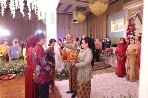 cg83amlyytbv121320221656-300x200 Urutan Prosesi Panggih dalam Pernikahan Adat Jawa Solo dan Makna Filosofinya