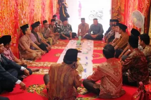 upacara-pernikahan-minangkabau-42b50f6b27df22421f859be9d054d49e-ab4100120e5f91a309882e12856af7dc-300x200 7 Makanan dalam Upacara Pernikahan Adat Minangkabau, Punya Makna Simbolis