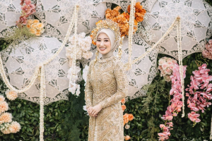 8-tips-untuk-pengantin-berhijab-agar-tetap-nyaman-dan-anti-gerah-1-300x200 8 Tips Pengantin Berhijab agar Tetap Nyaman dan Tidak Gerah Sepanjang Hari Pernikahan