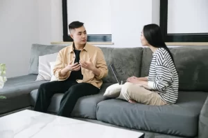 8afb7a98f30a629ae31653280cbfc4aa0dceea24-300x200 Cara Mengatasi Perbedaan Pendapat dengan Orang Tua soal Konsep Pernikahan agar Tetap Harmonis