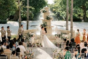 berapa-banyak-vendor-fotografi-yang-ideal-untuk-satu-pernikahan-1-300x200 Berapa Banyak Fotografer yang Dibutuhkan untuk Pernikahan? Ini Hal yang Perlu Dipertimbangkan
