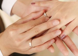 g0PNFrKSsLIZqc7f-1-1-300x216 7 Cara Cek Vendor Cincin Nikah Online agar Aman dan Terhindar dari Penipuan