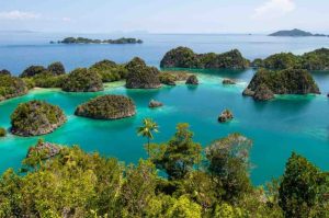 raja-ampat-1024x679-1-300x199 10 Tempat Bulan Madu Romantis di Indonesia, dari Bali hingga Ternate