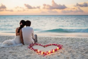 romantic-honeymoon-evening-1024x683-1-300x200 Tips Merencanakan Honeymoon Hemat tapi Tetap Mewah, dari Memilih Destinasi hingga Berburu Promo Hotel